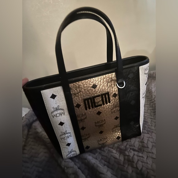 Mcm Handbag like new - Picture 2 of 4